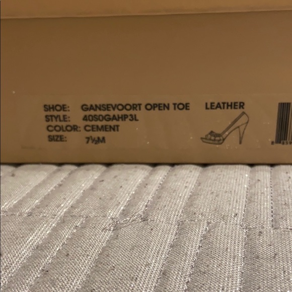 Shoes(604) - Picture 7 of 8